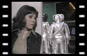 Image of Sarah Jane eavesdropping on cybermen 