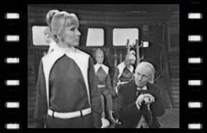 Image of Maaga (Stephanie Bidmead), Drahvins, andThe Doctor